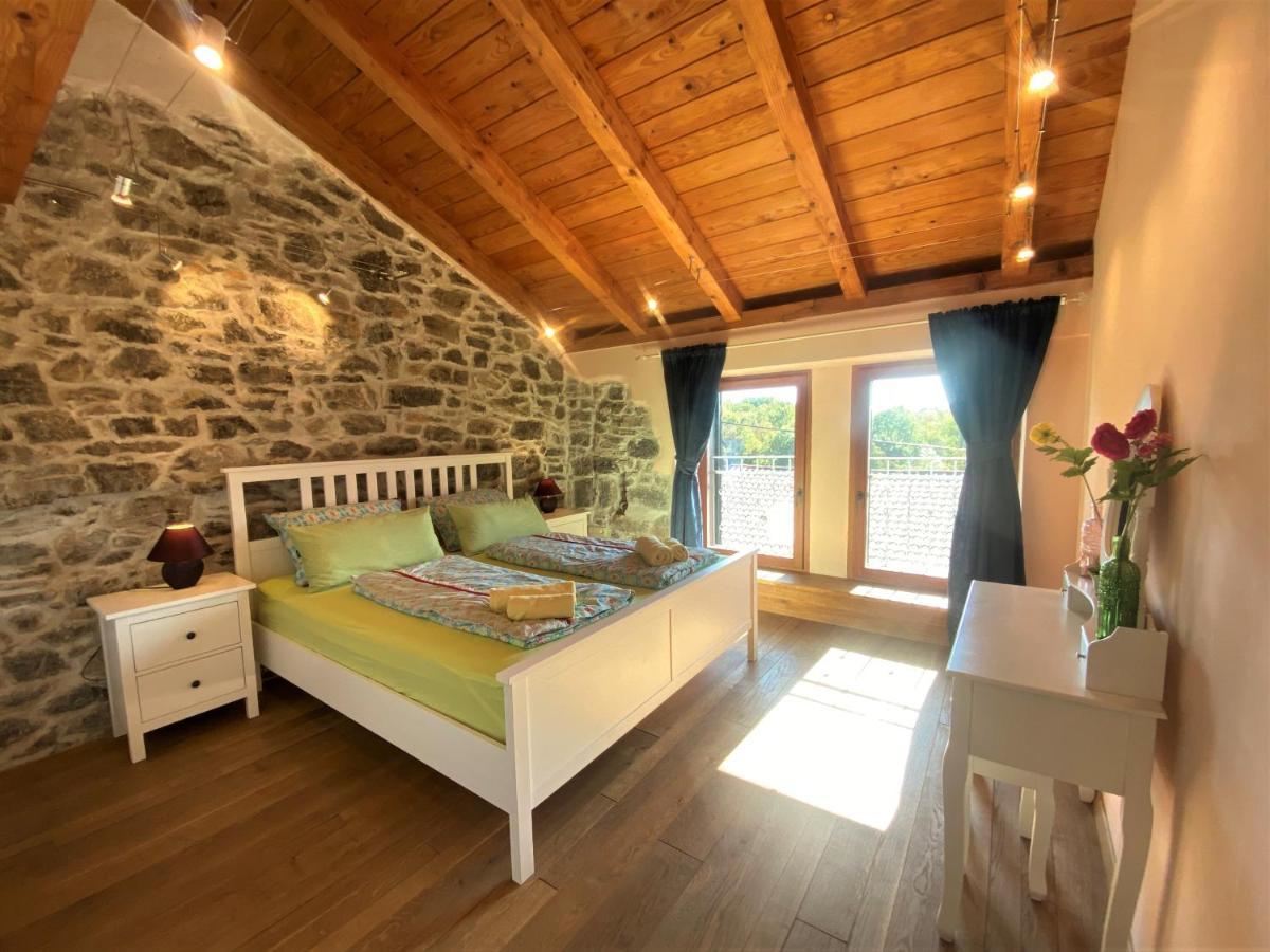 Villa Salvia - Holiday House With Pool - Jurdani エクステリア 写真