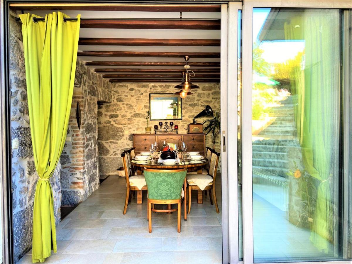 Villa Salvia - Holiday House With Pool - Jurdani エクステリア 写真