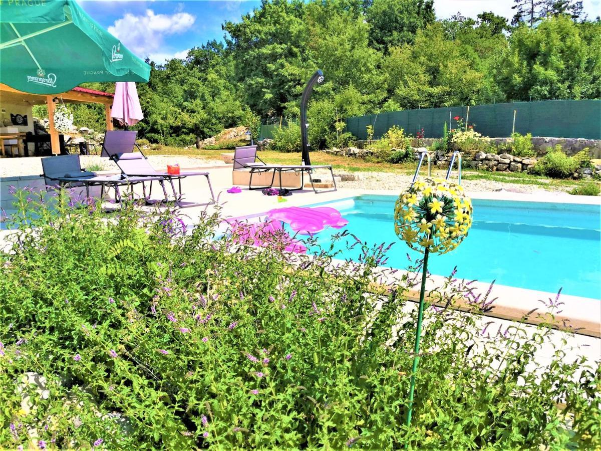 Villa Salvia - Holiday House With Pool - Jurdani エクステリア 写真