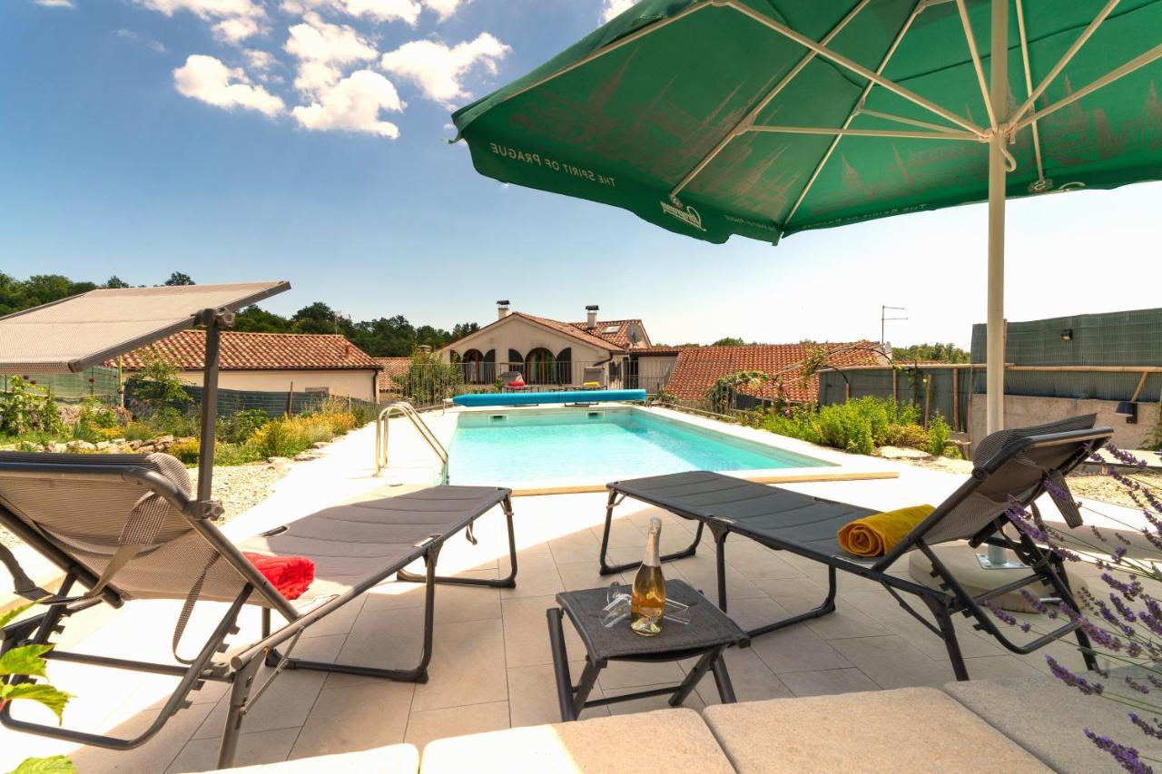 Villa Salvia - Holiday House With Pool - Jurdani エクステリア 写真